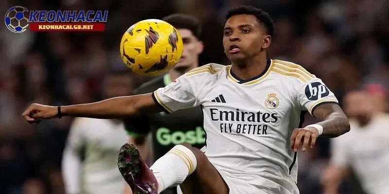 Rodrygo được Chelsea nhắm đến và cạnh tranh với Arsenal Rodrygo được Chelsea nhắm đến và cạnh tranh với Arsenal